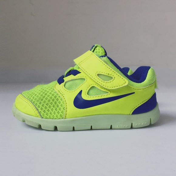 toddler neon nike shoes